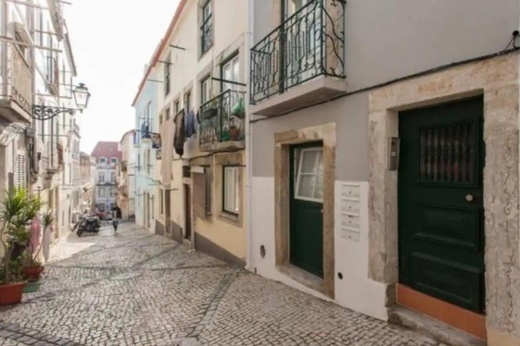 Madragoa Apartment - Lisbon room 3